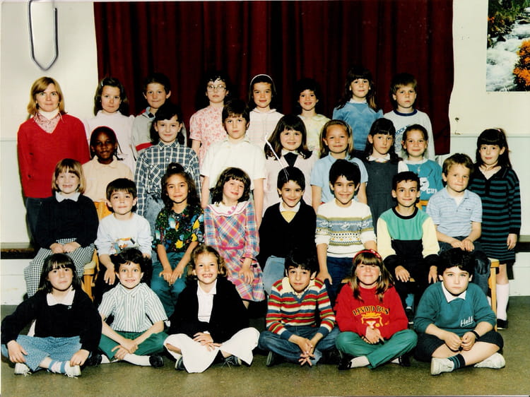 Photo de classe CE1 de 1987, ECOLE SAINTE MARGUERITE Copains d'avant