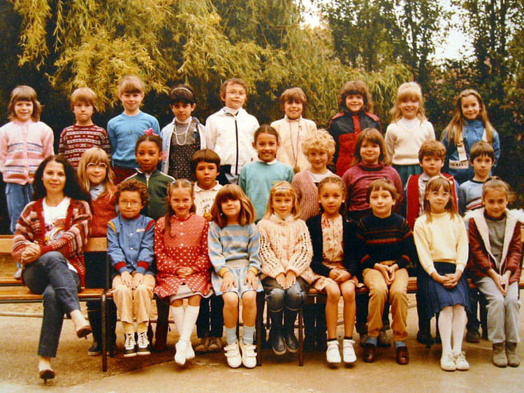 Photo de classe CE1 B de 1984, ECOLE SAINTE MARIE - Copains d'avant