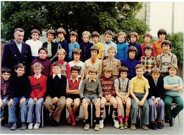 Photo de classe CM2 de 1975, ECOLE SAINTE MARIE DES VALLEES - Copains d ...