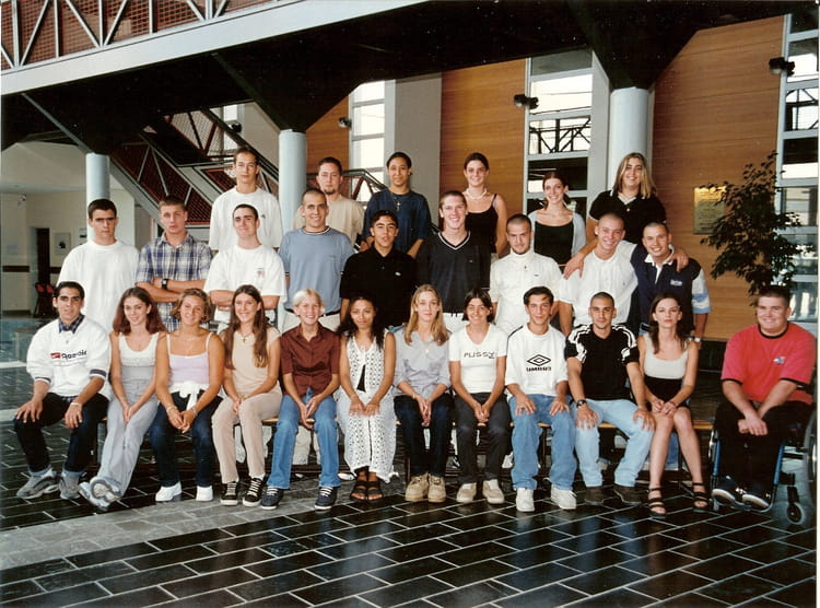 Photo de classe 1er STT de 2000, LYCEE DU COUDON - Copains d'avant