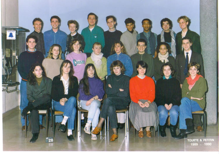Photo de classe BTS ACTION CO 2EME ANNEE de 1990, Bts Lycee Jean Lurçat ...