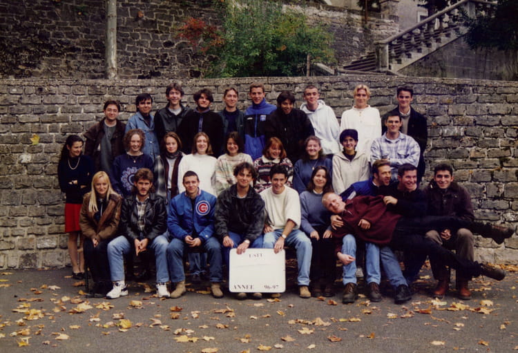 Photo de classe Terminale stt de 1997, Lycée Notre-dame - Copains d'avant