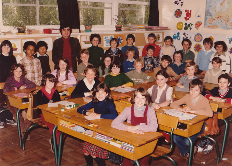 Photo de classe CM2 de 1979, ECOLE GUSTAVE ROCH - Copains d'avant