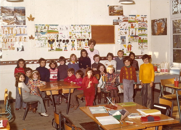 Photo de classe Ce2 de 1975, ECOLE LES TROIS PONTS Copains d'avant