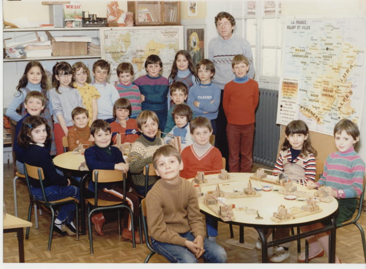 Photo de classe CP de 1983, Ecole Primaire (Escamps) - Copains d'avant