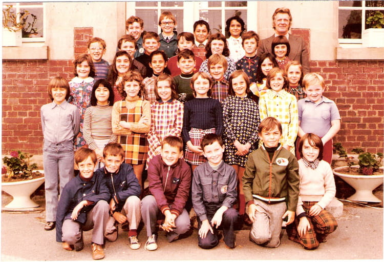 Photo de classe Classe CM1 et CM2 de cambronne de 1976, Ecole Du Centre
