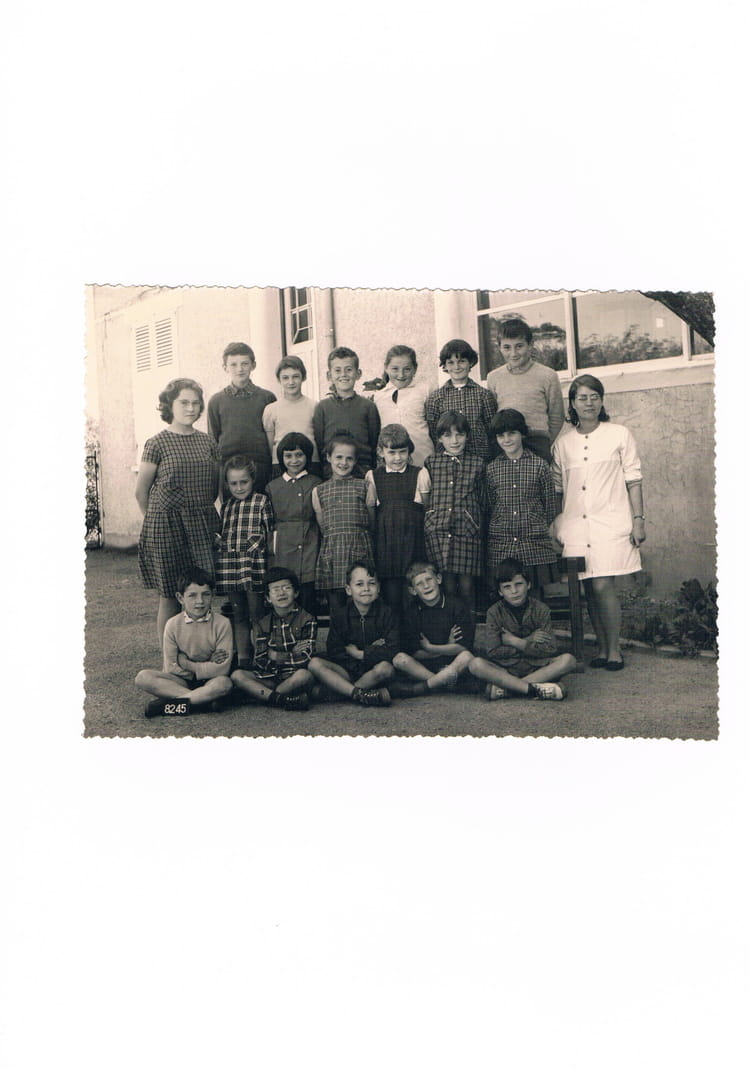 Photo de classe Saint martial sur isop de 1968, Ecole De Saint Martial