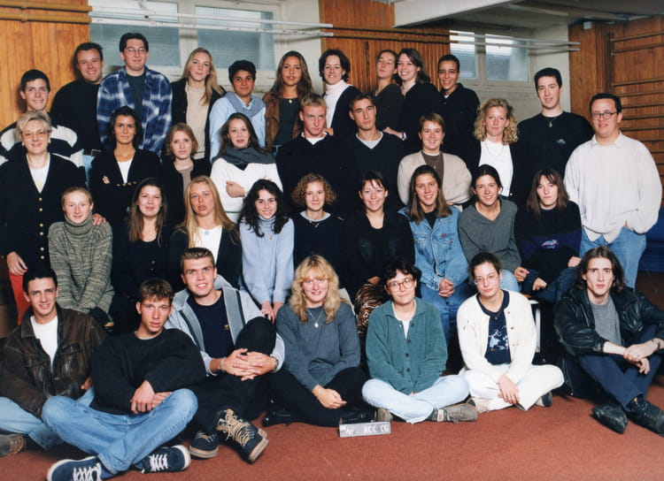 Photo de classe Terminale STT CG de 1996, Lycée Saint-michel - Copains ...