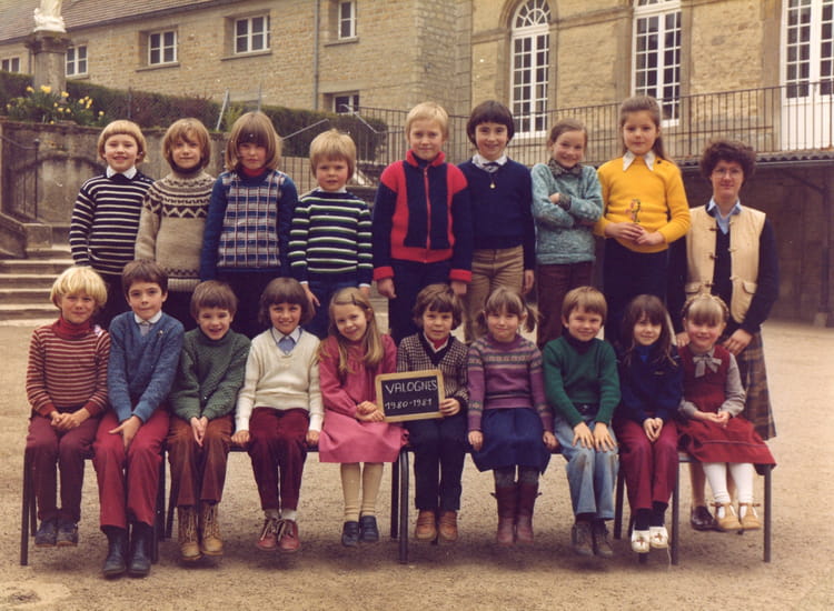 Photo De Classe Ce2 De 1980 Ecole Sainte Marie Valognes Copains D Avant