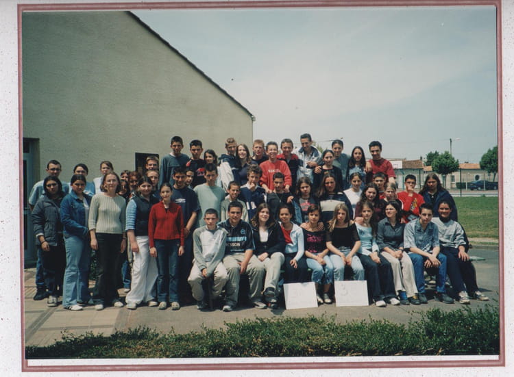 Photo de classe 3 éme de 2003, Collège Isaac De Razilly Copains d'avant