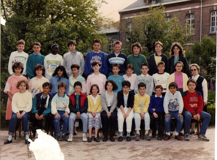 Photo de classe Classe de 5 eme 5 de 1987, Collège Saintefamille