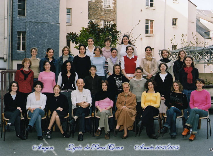Photo de classe BTS 2 AD de 2004, Lycée Sacré-coeur Bts - Copains d'avant