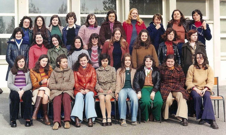 Photo De Classe 1976 Ou 1977 1ère Ou 2e Année Bep Sténodactylo De 1976 Photo De Classe 1976 Ou 1977 1ère Ou 2e Année Bep Sténodactylo De 1976