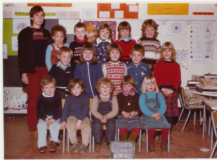Photo de classe Maternelles de 1981, SAINT DIDIER SOUS ECOUVES