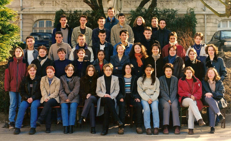 Photo de classe BTS compta 1ere année de 1999, Lycée Saint-joseph ...