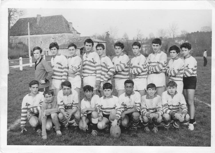 Photo Ase Rugby Eymet Photo de classe Equipe Rugby de 1968, College Eymet (24) - Copains d'avant