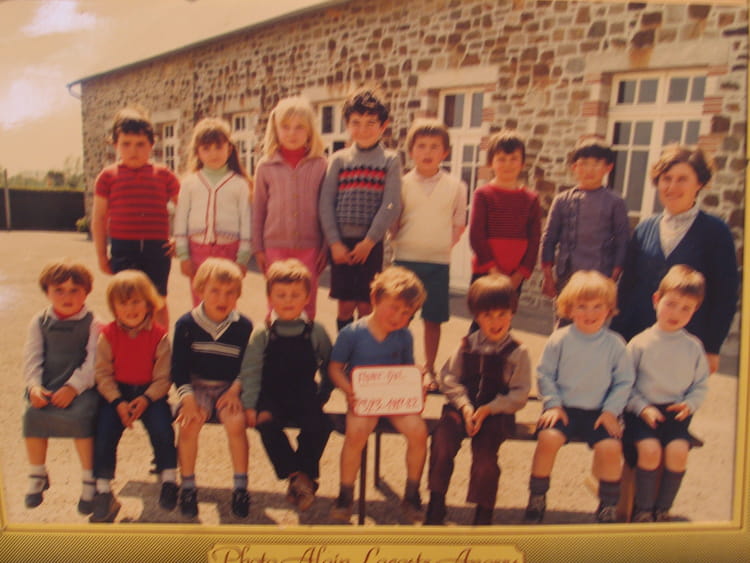 Photo de classe Classe de maternelle à CP de 1981, ECOLE ST JOSEPH ...