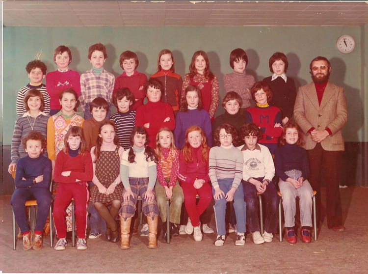Photo de classe CM2 école élémentaire les de 1977, ECOLE