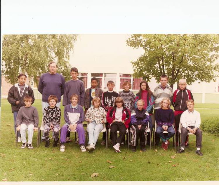Photo De Classe 5eme De 1996 Coll ge Pierre Et Marie Curie Copains D photo-de-classe-5eme-de-1996-coll-ge-pierre-et-marie-curie-copains-d