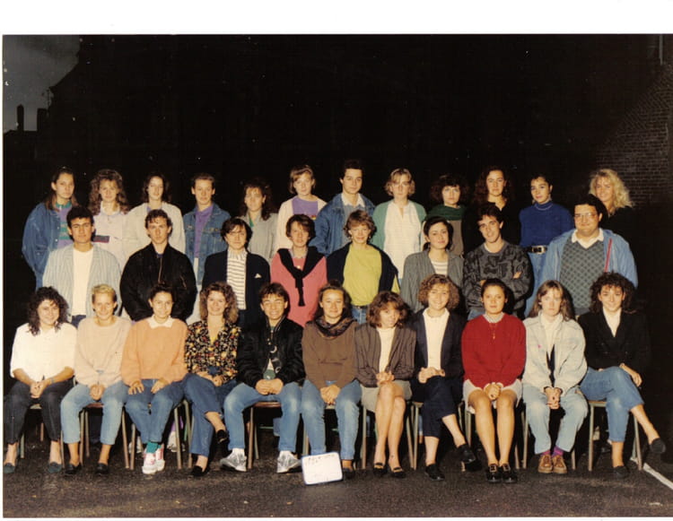 Photo de classe Tle A2 de 1990, Lycée Michel Anguier - Copains d'avant