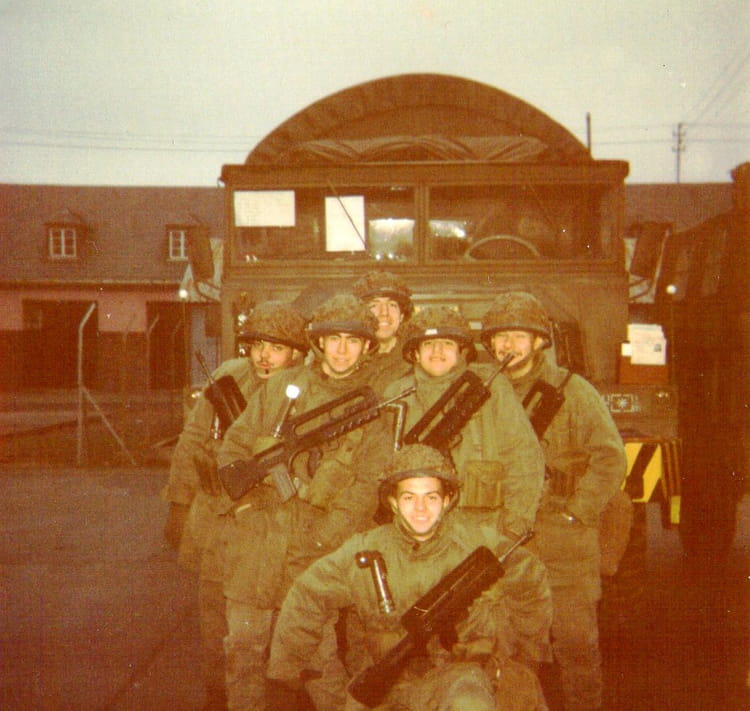 Photo de classe PRET AU DEPART de 1983, 1er Régiment De Commandement Et