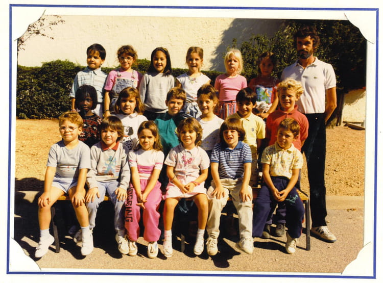 Photo de classe CP de 1987, ECOLE DES PINS Copains d'avant Photo de classe CP de 1987, ECOLE DES PINS Copains d'avant