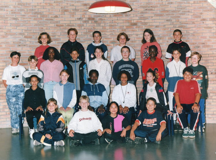 Photo de classe 6em de 1997, Collège Sainteappoline Copains d'avant
