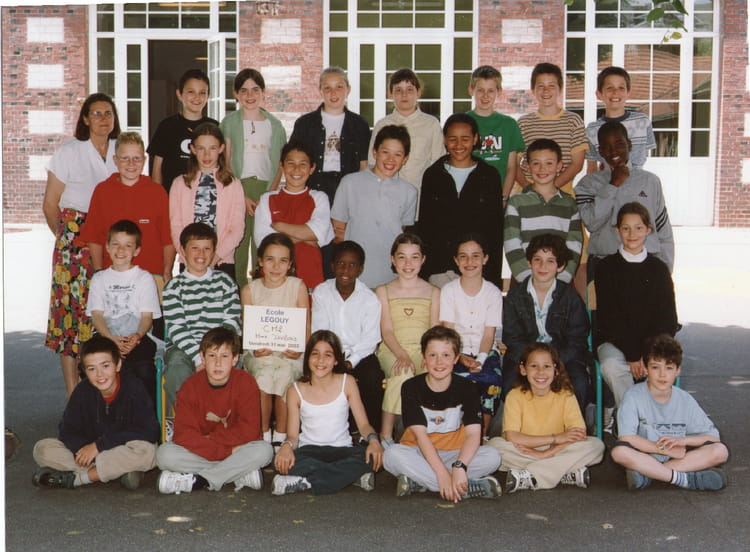 Photo de classe CM2 legouy de 2002, Ecole Legouy - Copains d'avant