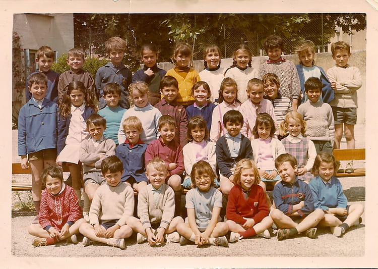 Photo de classe école Primaire de Luynes de 1967, école Primaire