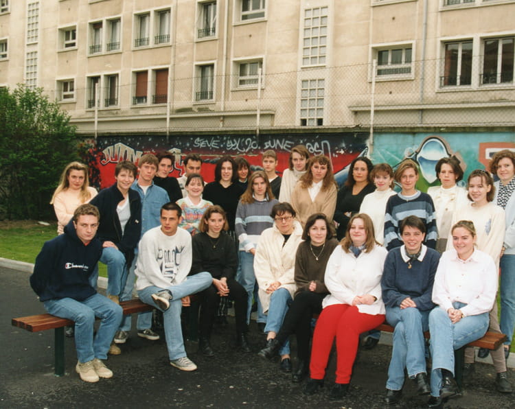 Photo de classe BAC PROF BUREAUTIQUE B 1995/1996 de 1996, Lycée