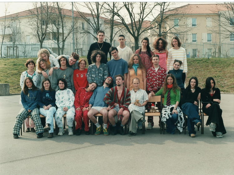 Photo de classe Term AA de 2004, Lycée Jean Paul Sartre - Copains d'avant