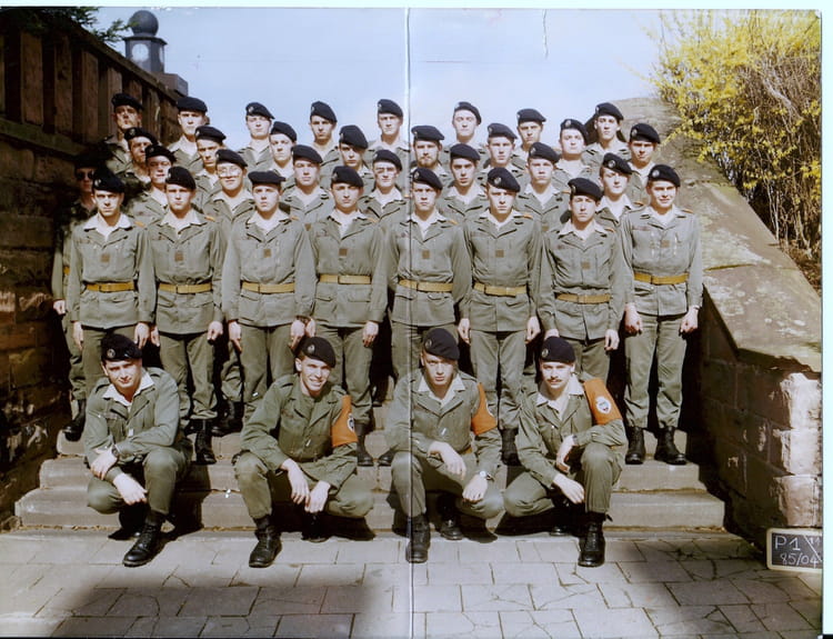 photo-de-classe-1er-rcs-85-04-de-1985-1er-r-giment-de-commandement-et