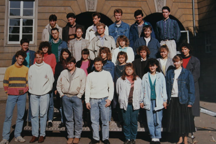 Photo de classe DPECF de 1989, Lycée Michel De Montaigne - Copains d'avant