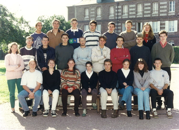 Photo de classe BTS 1 de 1998, Lycée Privé Jean Xxiii - Copains d'avant