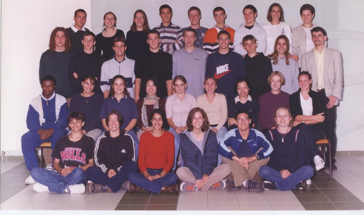 Photo de classe TS1 de 2000, Lycée Jean Monnet - Copains d'avant