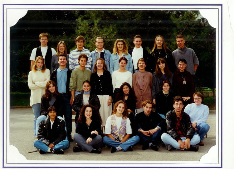 Photo de classe Bts action co de 1994, Lycée A. Renoir Bts Ast ...