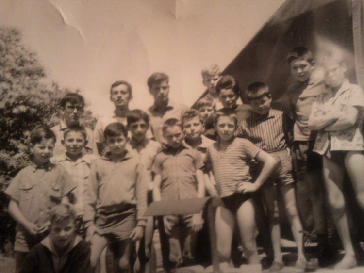 photo-de-classe-juillet-les-vautours-de-1963-colonie-de-vacances