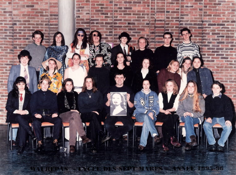Photo de classe Terminale L de 1995, Lycée Des 7 Mares - Copains d'avant