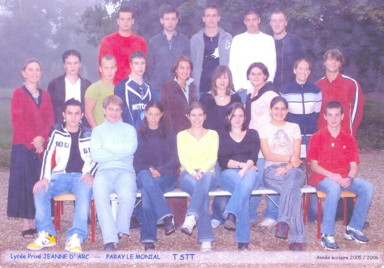 Photo de classe Terminale STT de 2005, Lycée Jeanne D'arc - Copains d'avant