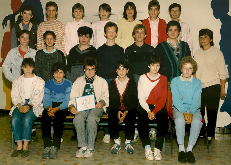 Photo de classe 4 ième A de 1988, Collège Guillaume De Lorris - Copains