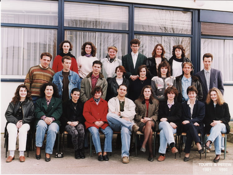 Photo de classe BTS FORCE DE VENTE de 1992, Lycée Fourier - Copains d'avant