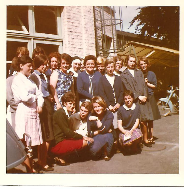 Photo de classe Première SteFamille de 1965, LA SAINTE FAMILLE