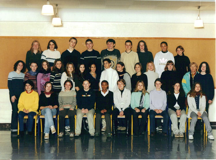 Photo de classe 1ère ES 1 de 2000, Lycée Jean Michel - Copains d'avant