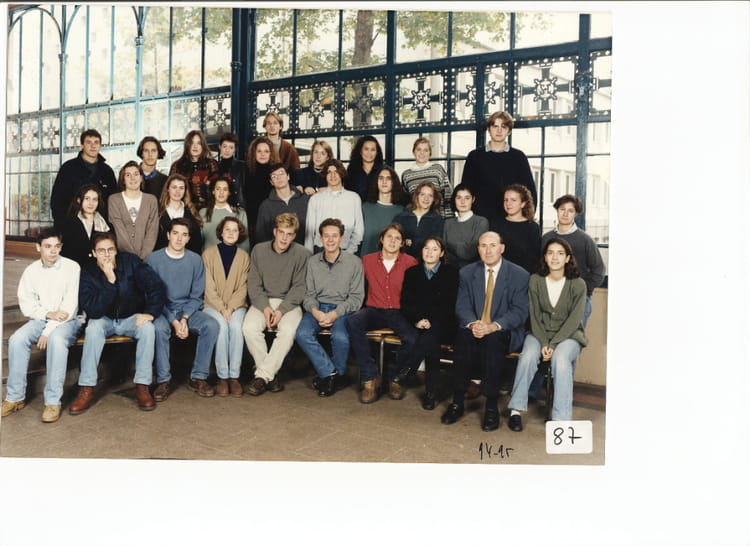 Photo de classe TES de 1994, ECOLE NOTRE DAME DE SAINTE CROIX Copains d'avant
