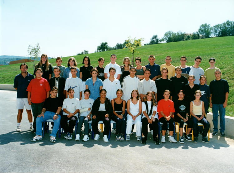 Photo de classe 2nd 1999 - 2000 de 2000, Lycée Georges Duby - Copains d ...