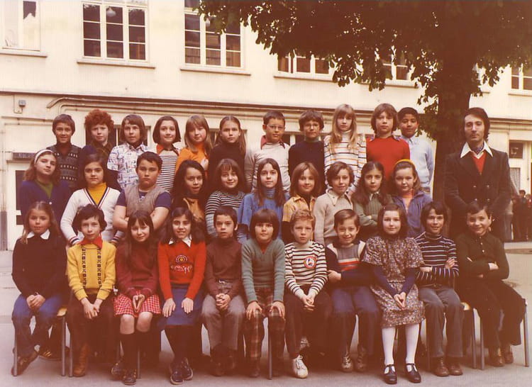 Photo de classe 7eme (CM2) de 1975, ECOLE DE BRUXELLES Copains d'avant
