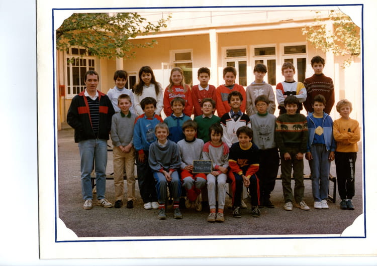 Photo de classe Cm1cm2 de 1987, Ecole Edmond Bour (Gray) Copains d'avant