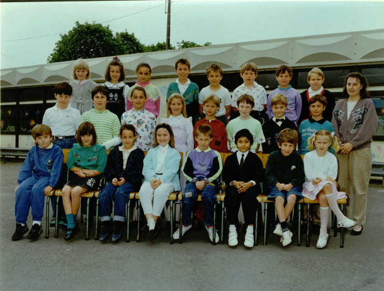 Photo de classe Ce2 de 1989, Ecole Sainte Therese (Vimy) Copains d'avant