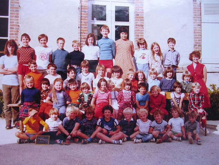 Photo de classe Ecole Primaire Avant les Marcilly de 1980, Ecole