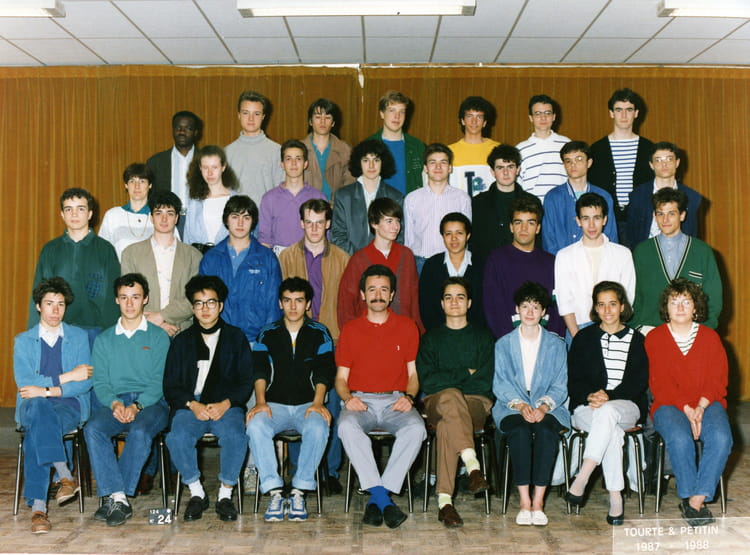 Photo de classe 1ere S1 de 1987, Lycée Saint-gabriel - Copains d'avant